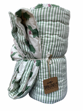 Load image into Gallery viewer, Fish&Bubbles baby quilt