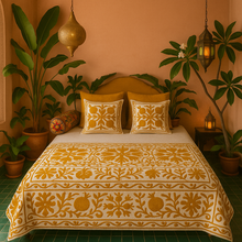 Carica l'immagine nel visualizzatore di Gallery, Copriletto Suzani zafferano