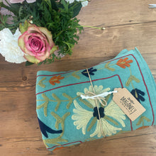 Load image into Gallery viewer, Copriletto-copridivano singolo celeste con ricami multicolore