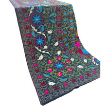 Load image into Gallery viewer, Telo decorativo copridivano-copriletto con ricami multicolor