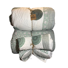 Carica l'immagine nel visualizzatore di Gallery, Trapunta Sage Mandala