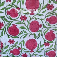 Load image into Gallery viewer, Pomegranates tablecloth and placemats