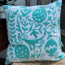 Carica l'immagine nel visualizzatore di Gallery, Copriletto Suzani turchese