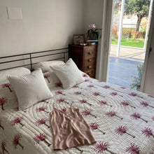 Carica l'immagine nel visualizzatore di Gallery, Trapunta Pink Palm Trees