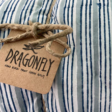 Carica l'immagine nel visualizzatore di Gallery, Trapunta Blue Kittens & Stripes