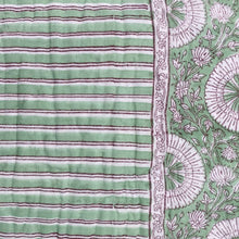 Load image into Gallery viewer, Flamingos quilt