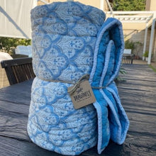 Carica l'immagine nel visualizzatore di Gallery, Trapunta Blue Lightnings