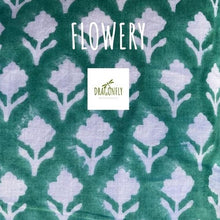 Load image into Gallery viewer, Flowery pajamas
