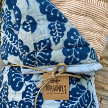 Load image into Gallery viewer, New Bluered quilt

