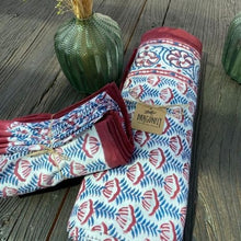 Load image into Gallery viewer, New Redblue tablecloth and placemats
