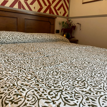 Load image into Gallery viewer, Peacock Feather Quilt
