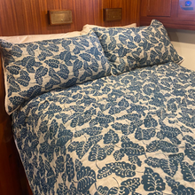 Load image into Gallery viewer, New Bluered quilt
