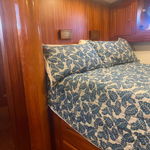 Load image into Gallery viewer, New Bluered quilt
