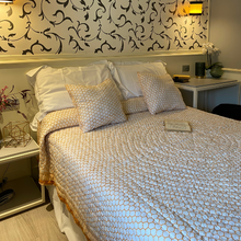 Load image into Gallery viewer, Flowery Hive Quilt
