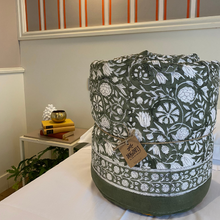 Load image into Gallery viewer, Flowery Hive Quilt
