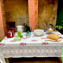Load image into Gallery viewer, Red Roses tablecloth and placemats
